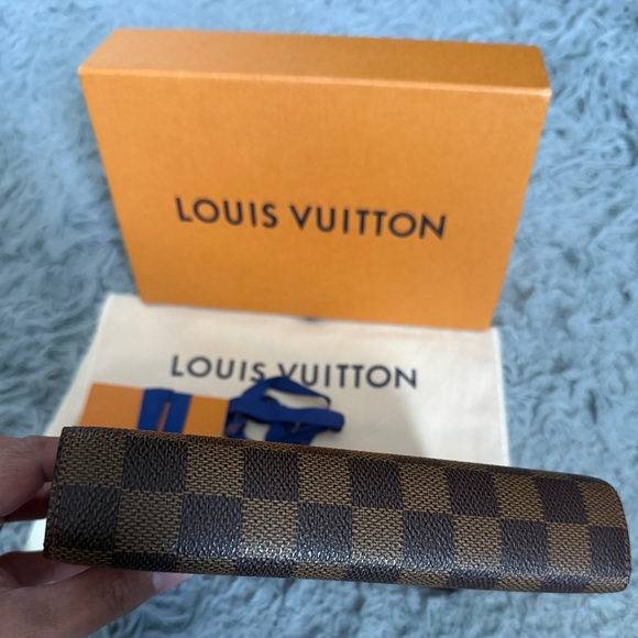 Louis Vuitton - Picture 14 of 17